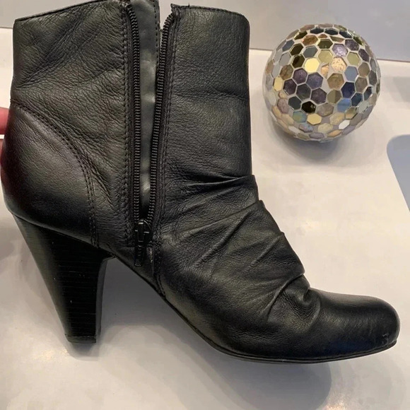 a.n.a 9W black leather ankle boots - Picture 7 of 7